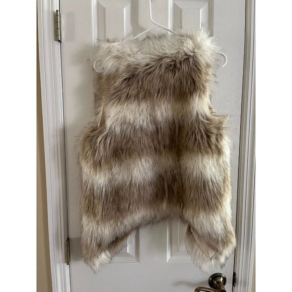 Faux Fur Vest - Picture 2 of 3